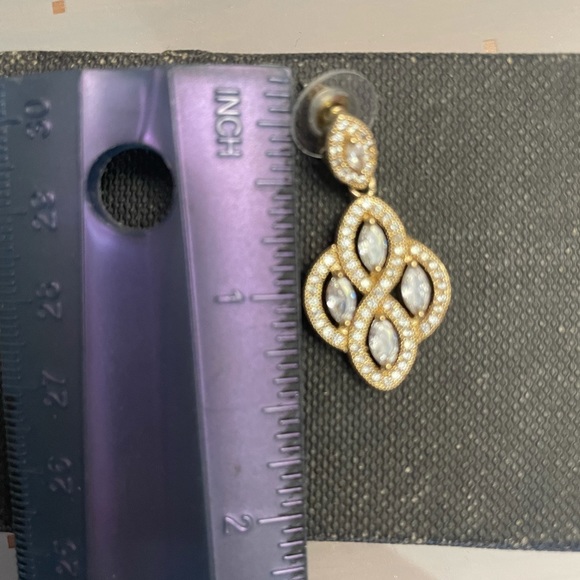 Beautiful gold tone earrings - Picture 2 of 2